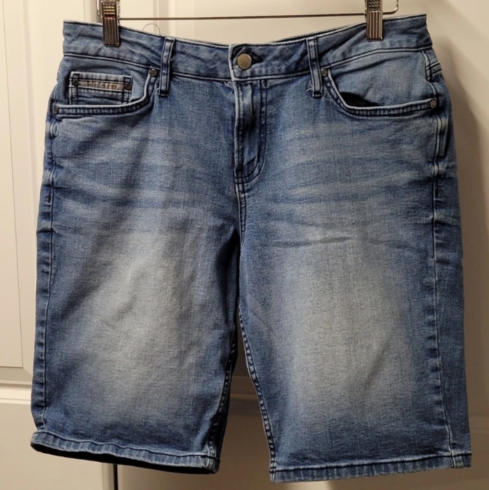 Calvin Klein Jean Shorts Women's Size: 10 Pockets City Short